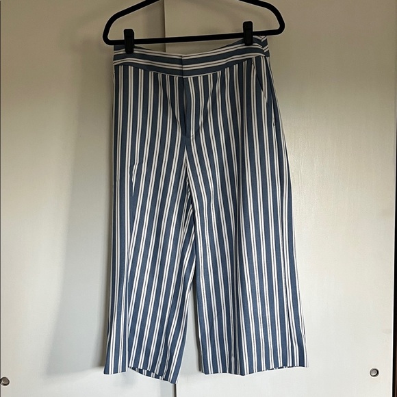 Banana Republic Pants - EUC | 10P | Banana Republic Blue and White Striped Wide Leg Capris